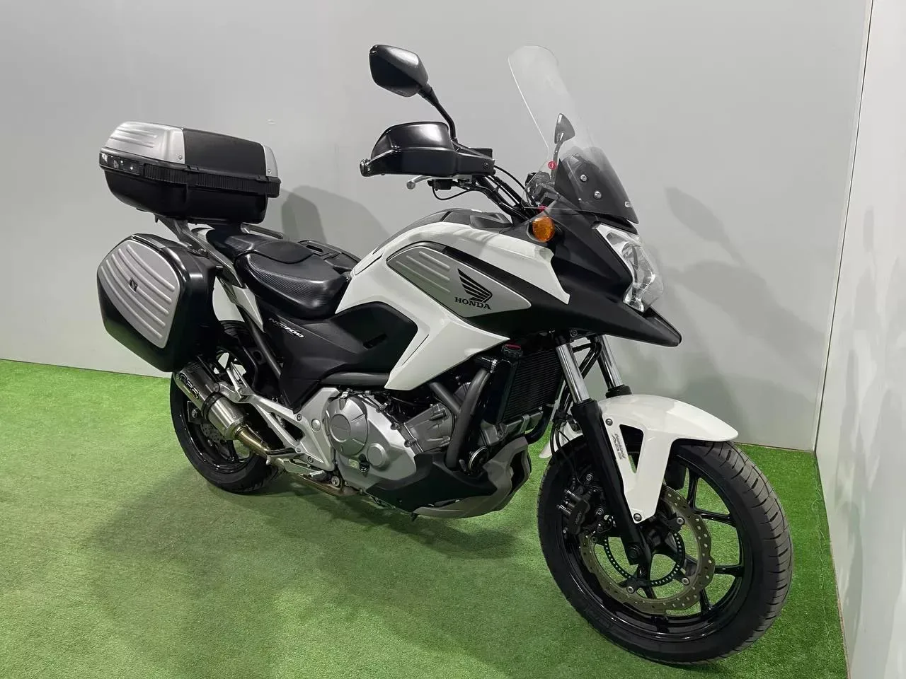 HONDA NC700X ABS в наличии во Владивостоке  Характеристики:  - 2013 год - объем 700 см3 - Аукцион AU