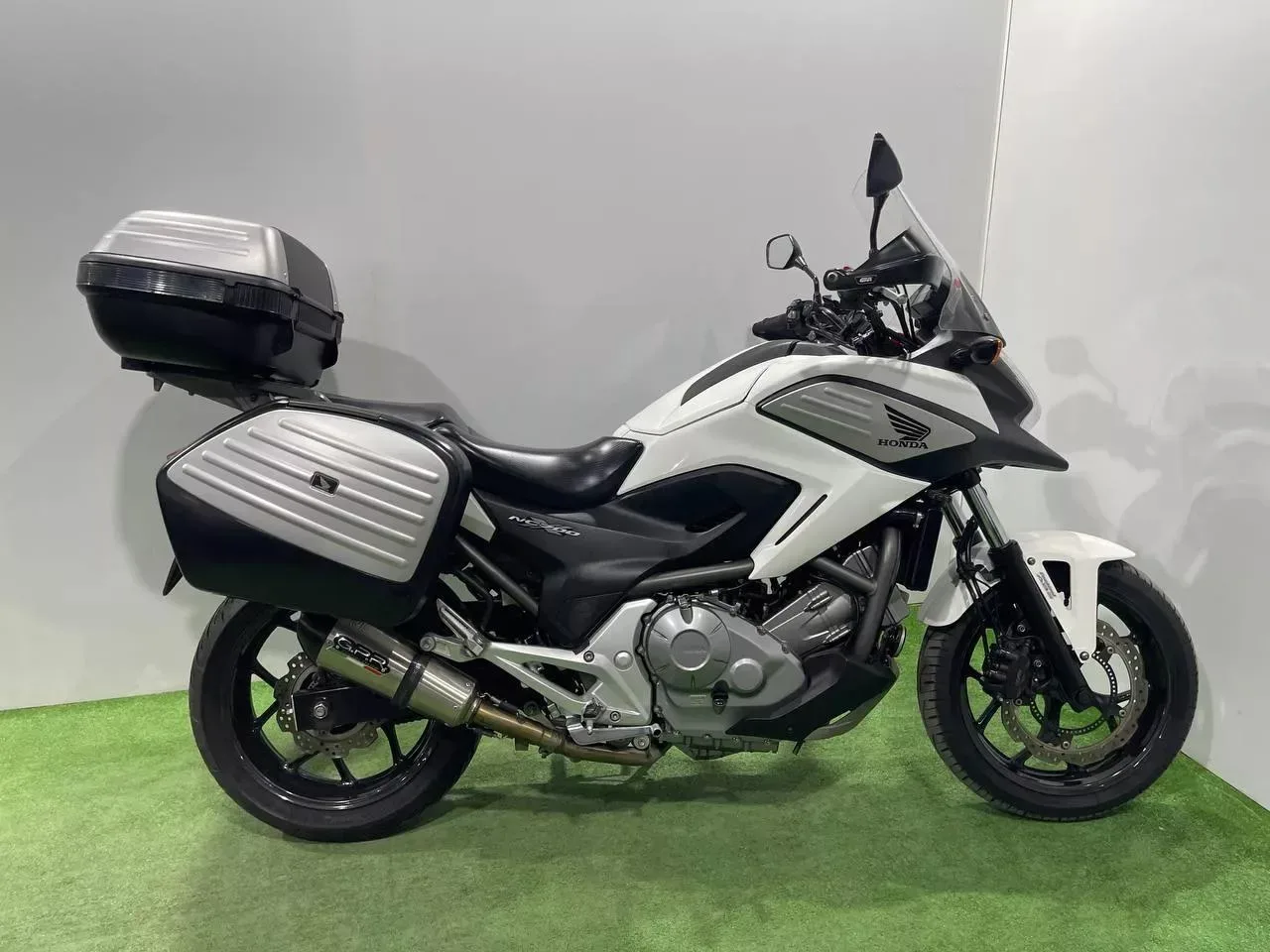 HONDA NC700X ABS в наличии во Владивостоке  Характеристики:  - 2013 год - объем 700 см3 - Аукцион AU