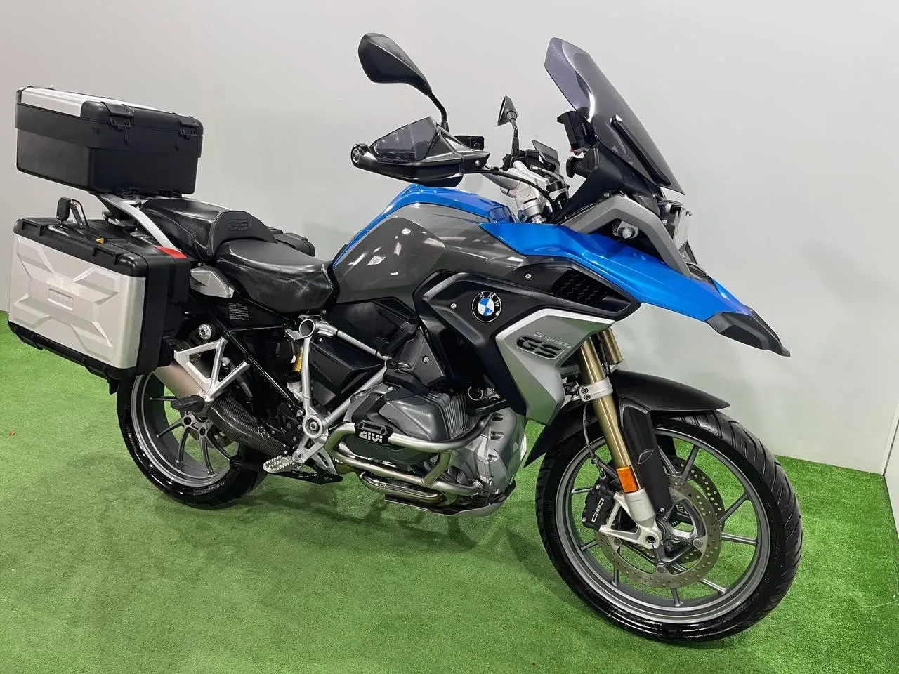 BMW R1250GS в наличии во Владивостоке  Характеристики:  - 2018 год - объем 1250 см3 - Аукцион JBA - 