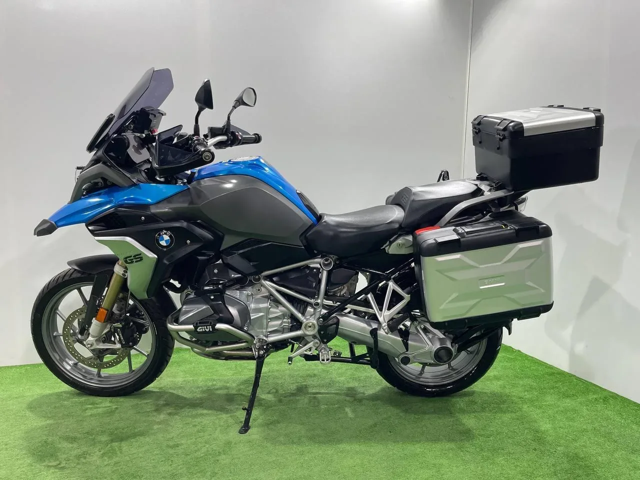 BMW R1250GS в наличии во Владивостоке  Характеристики:  - 2018 год - объем 1250 см3 - Аукцион JBA - 