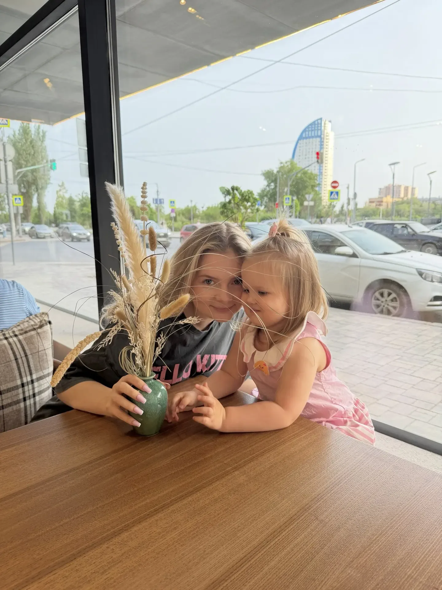 По воскресеньям у нас с мужем генеральная уборка🧹🧼  Вот вроде бы всего 3 комнаты, 1 ребёнок и нет жи