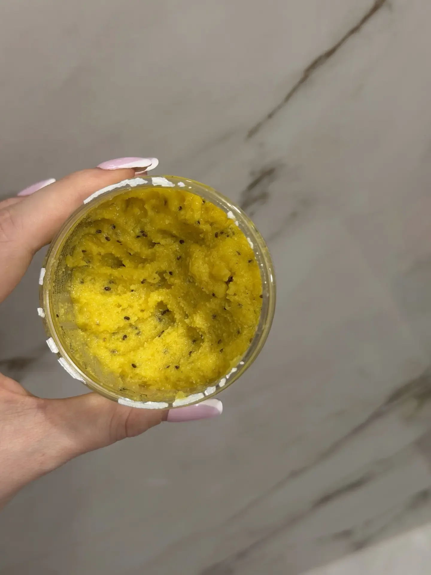 По воскресеньям у нас с мужем генеральная уборка🧹🧼  Вот вроде бы всего 3 комнаты, 1 ребёнок и нет жи