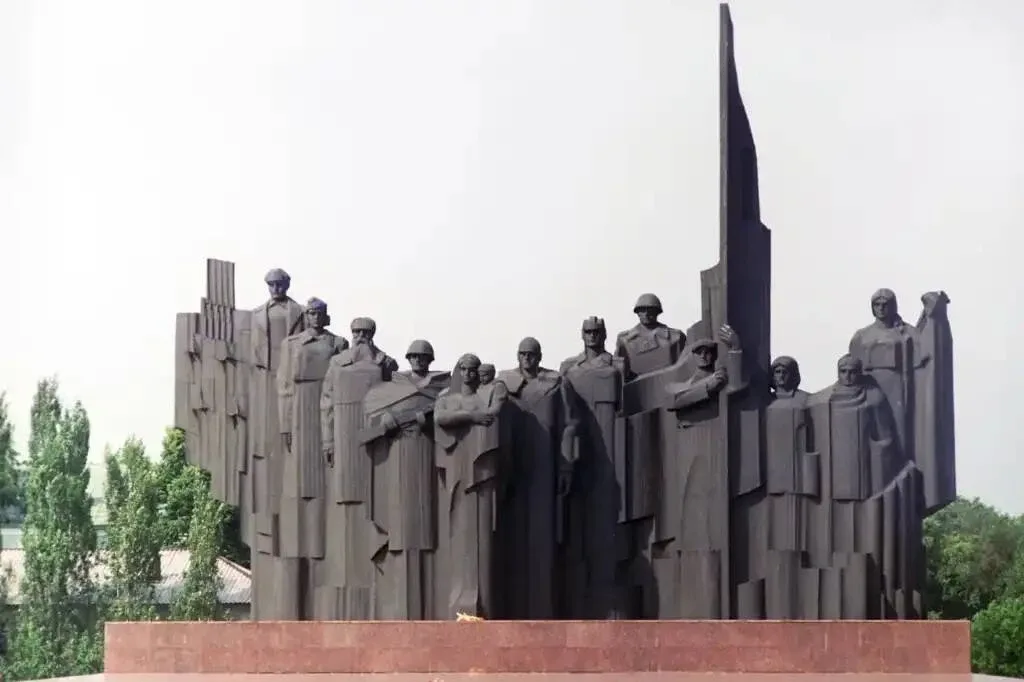 В России обновят более 1000 км дорог к местам воинской славы.  По нацпроекту «Инфраструктура для жиз
