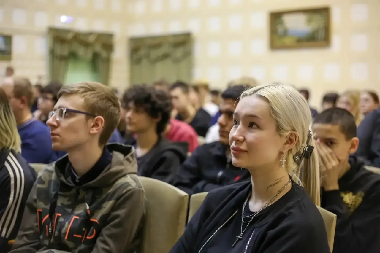 Занятие "Песни о войне. Ко Дню Победы" в рамках Всероссийского проекта "Разговоры о важном" прошло в