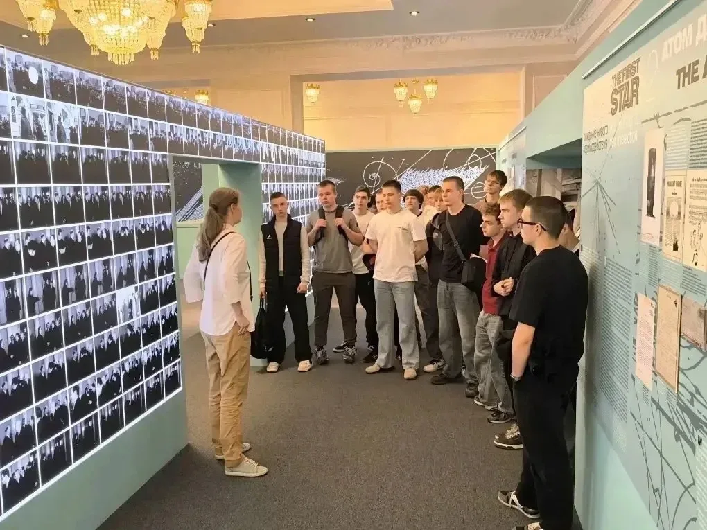В Дубне открылась выставка «Первая звезда: рождение нового взаимодействия»  В музее Объединённого ин