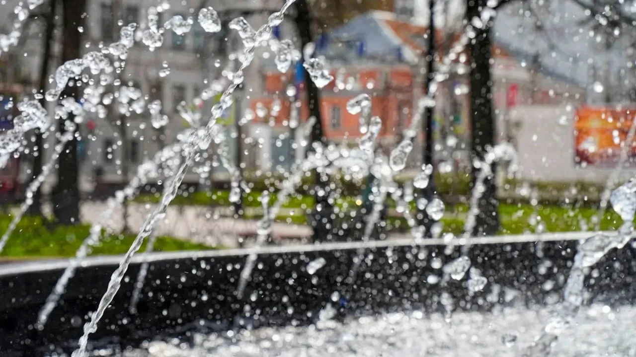⛲️ Старейший в Нижнем Новгороде фонтан запустили сегодня   Фонтан в сквере на площади Минина и Пожар
