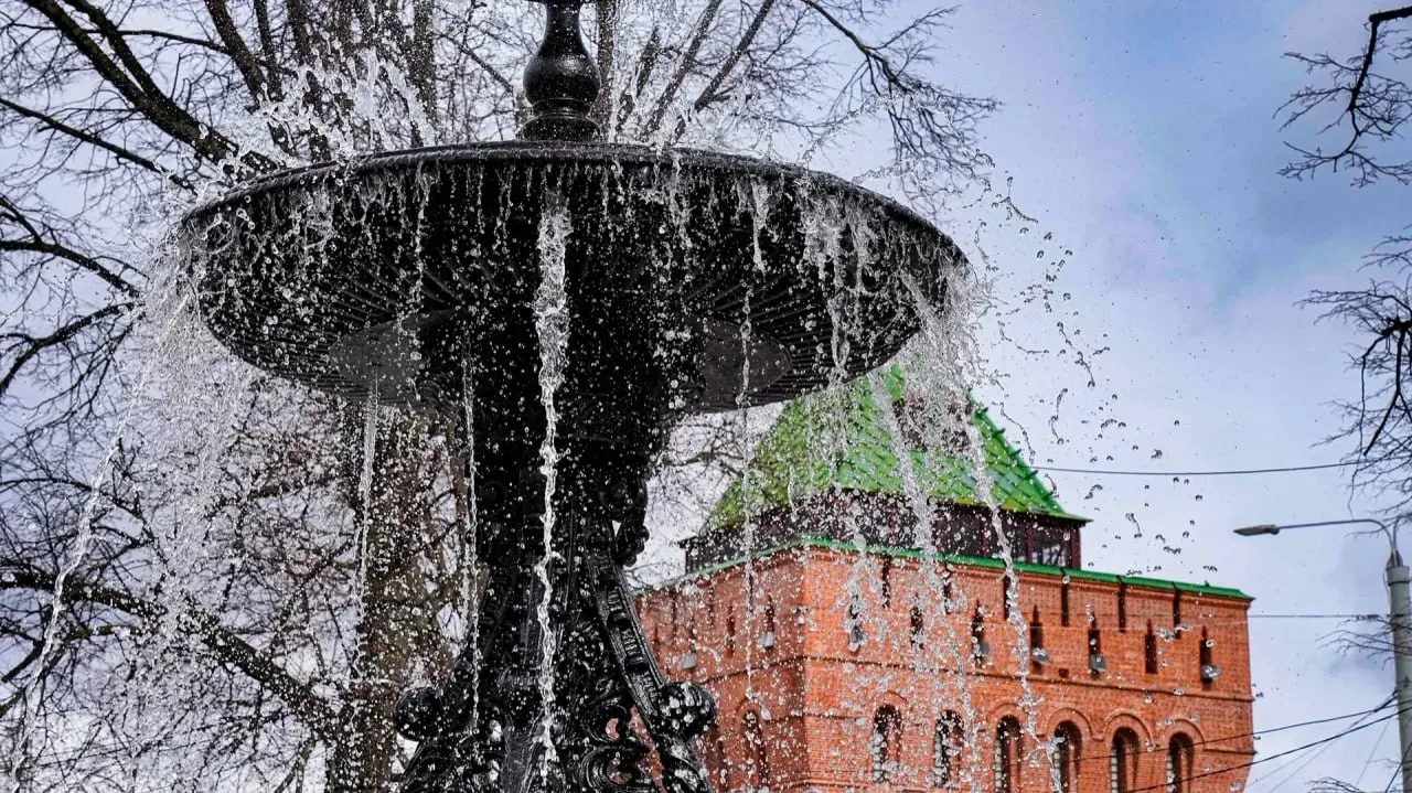 ⛲️ Старейший в Нижнем Новгороде фонтан запустили сегодня   Фонтан в сквере на площади Минина и Пожар