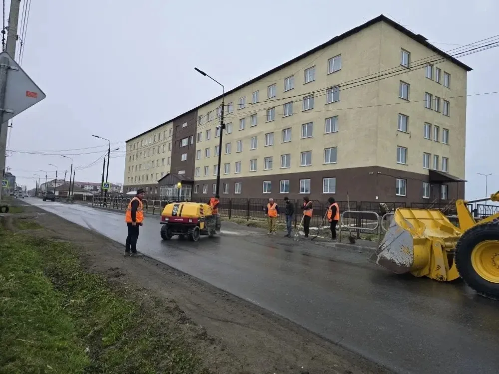 Продолжаем приводить дороги Поронайска в порядок после зимы. Сегодня перешли ко второму этапу ямочно