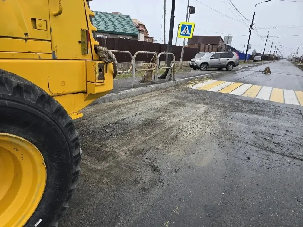 Продолжаем приводить дороги Поронайска в порядок после зимы. Сегодня перешли ко второму этапу ямочно