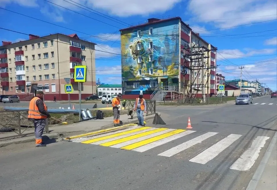 Продолжаем наводить порядок на городских дорогах. Ямочный ремонт идёт по графику, поэтапно закрывая 