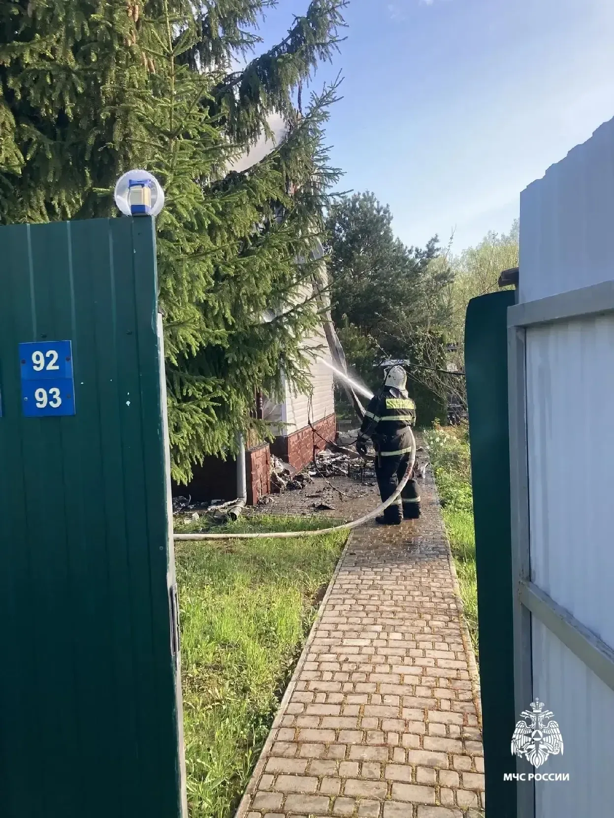 📌 Происшествия  Под Переславлем из-за проводки дотла сгорела дача и вспыхнул соседний дом  В Пересла