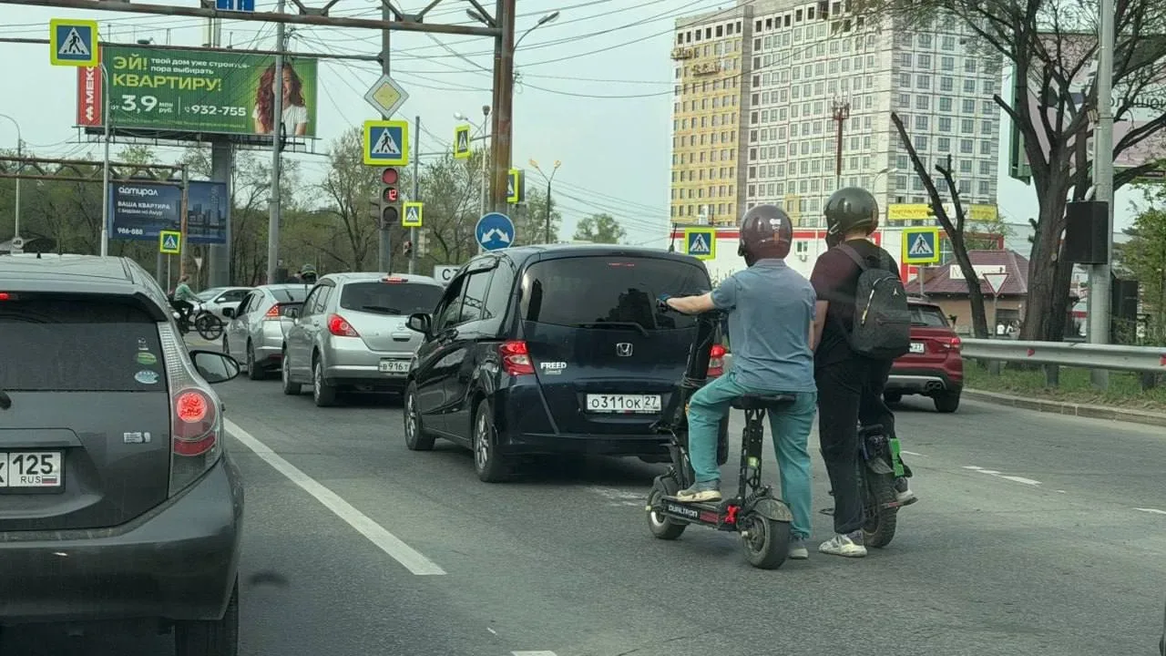 На улицах Хабаровска всё чаще можно встретить любителей моноколёс, которые передвигаются по проезжей