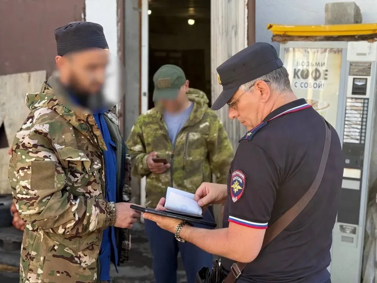 Полицейские Магнитогорска провели рейд по местам проживания иностранцев  Сотрудники полиции проверил