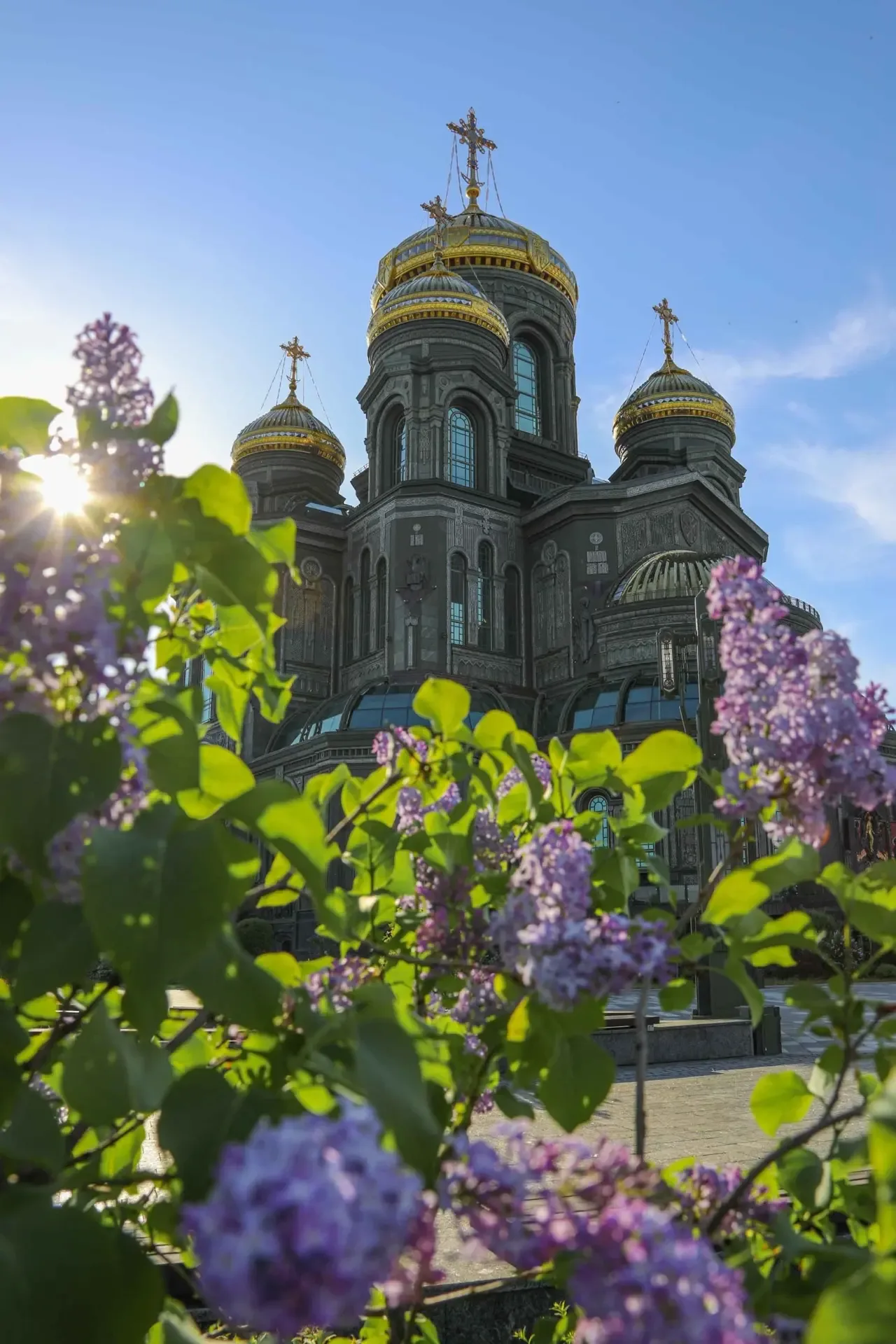 🌸 Величественные купола в обрамлении цветущей весны  +30 на термометре, лёгкий ветерок и море зелени