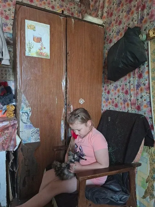 Гончарова Ирина — одинокая мама с онкологией. Она живёт в Воронежской области. Ей 43. У неё есть доч