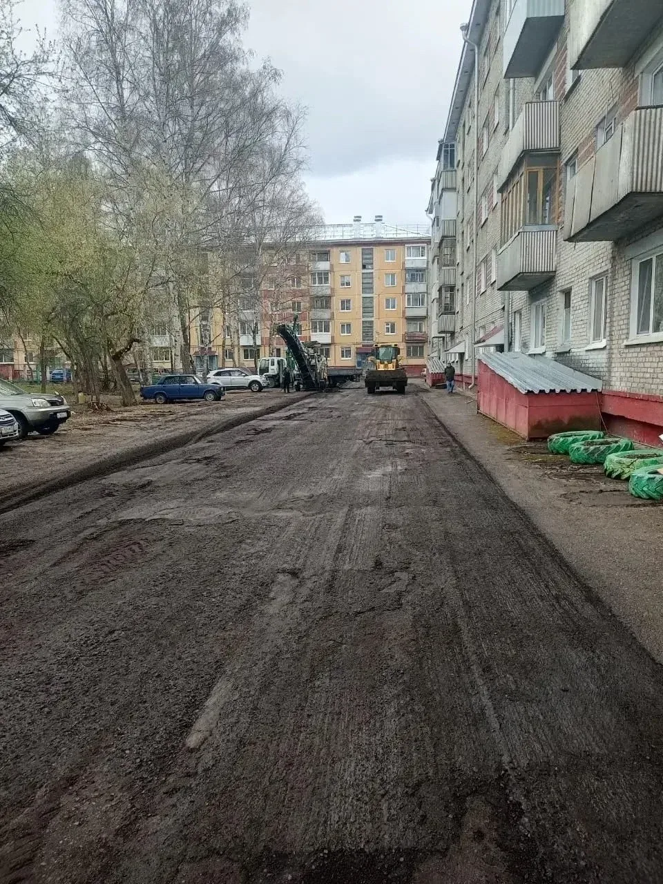 В Северске приступили к ремонту внутриквартальных проездов сплошным асфальтом  За решение этой много