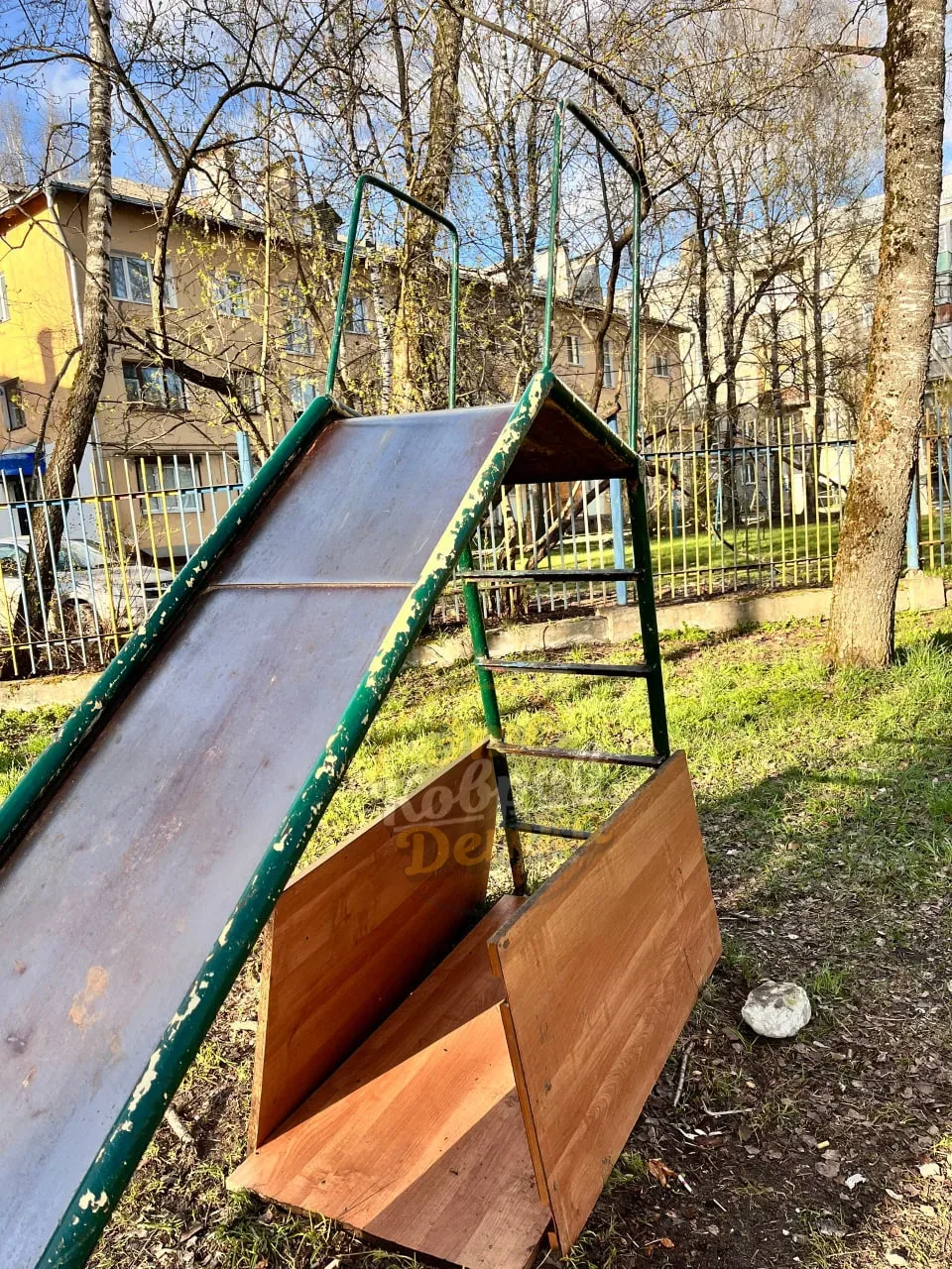 ❗ Детская площадка в центре города  Координаты: 56.351909, 41.310368. Она находится в окружении вось