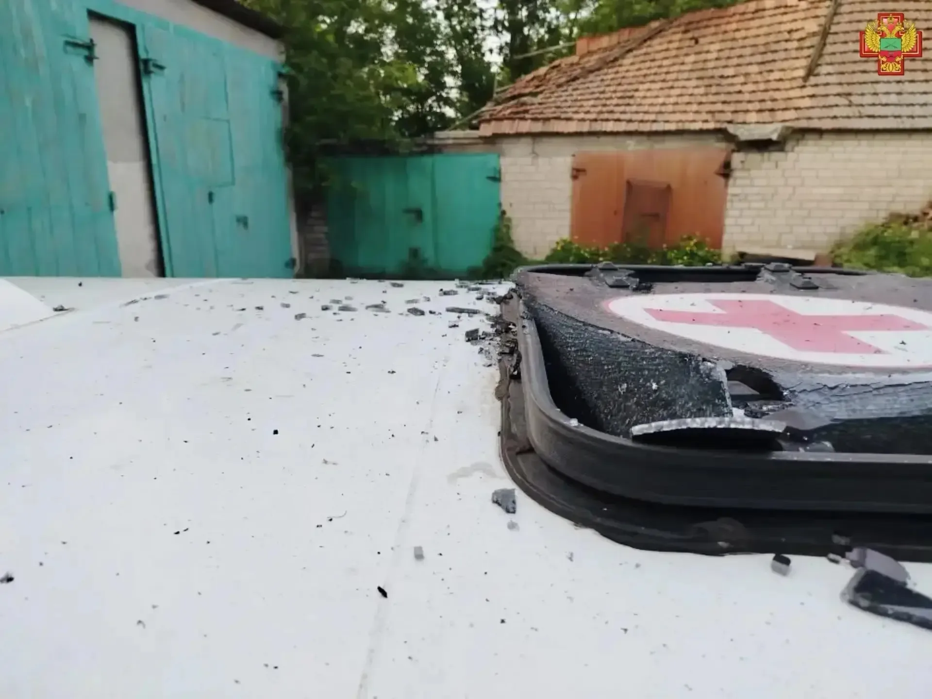 ‼ВСУ атаковали гаражи скорой помощи в Михайловке.  Об этом сообщает региональный Минздрав. Поврежден