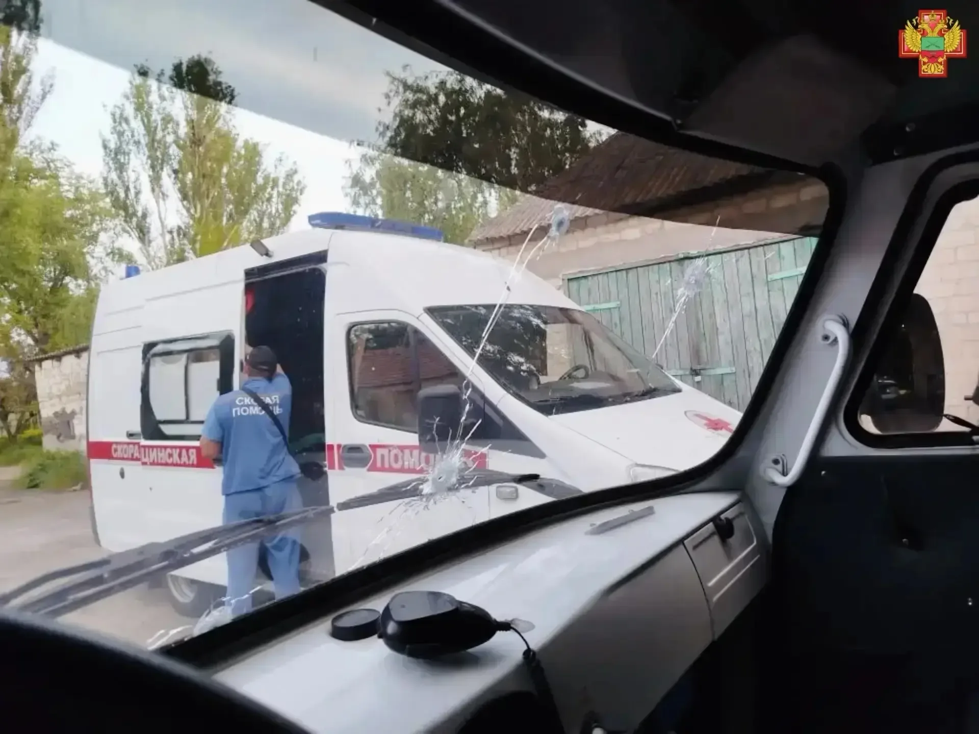 ‼ВСУ атаковали гаражи скорой помощи в Михайловке.  Об этом сообщает региональный Минздрав. Поврежден