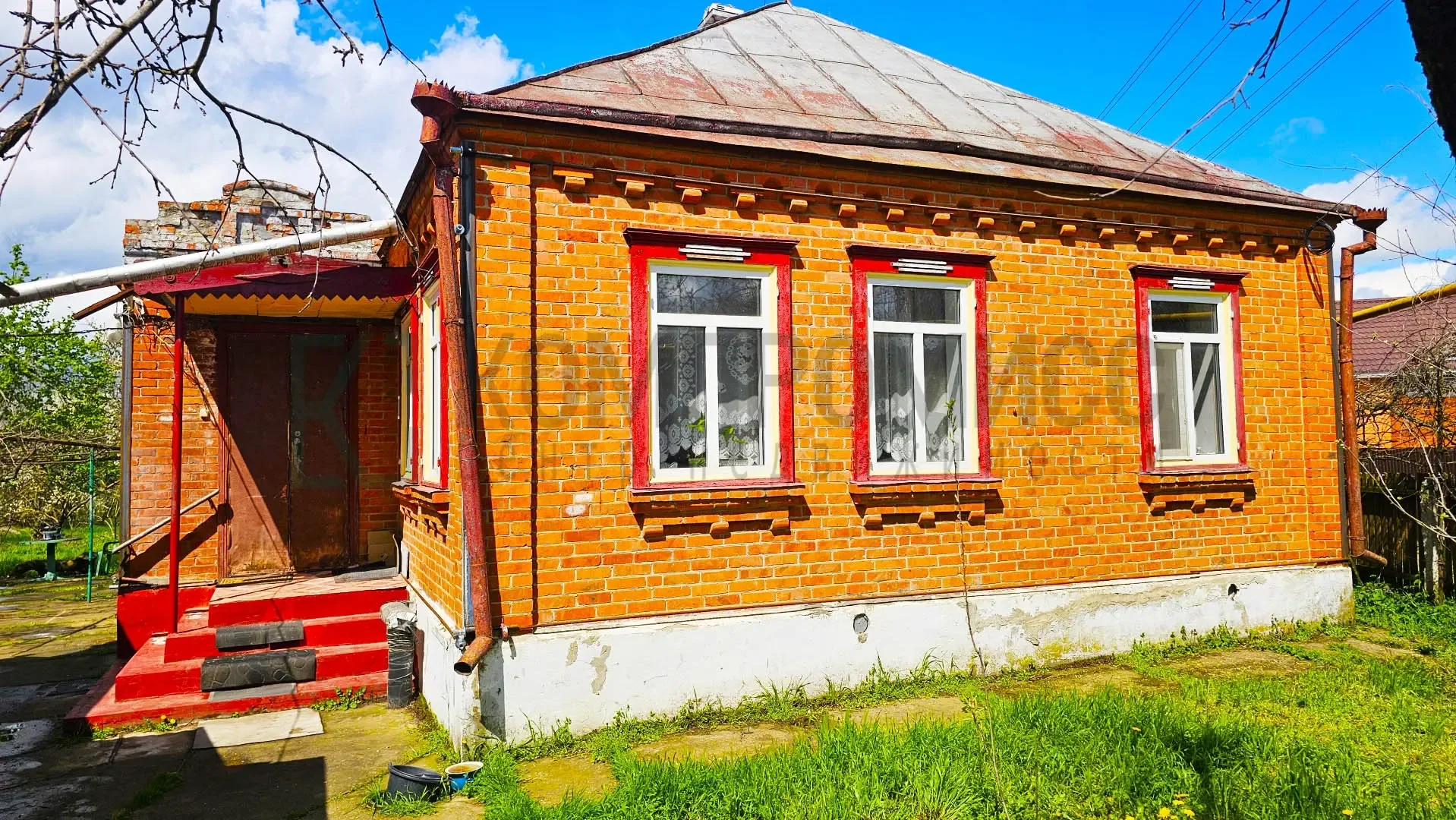 📍 Уютный дом с большим участком    🏠 Дом:  ✅ Площадь 55,8 кв.м, 4 комнаты  ✅ Кирпичный, с ремонтом и