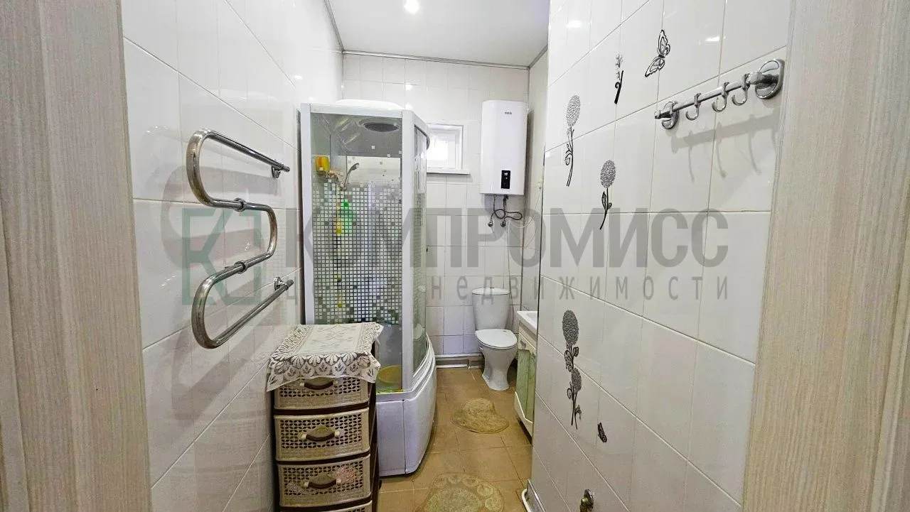 📍 Обжитой дом с верандой и ухоженным садом 🏠 Дом: ✅ 69,5 м², 2 спальни + гостиная ✅ Ремонт, мебель и