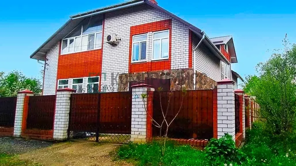 🏠 ID 66278460 Адрес: Краснодарский край, Абинский р-н, п.г.т. Ахтырский  📍 Большой семейный дом с са
