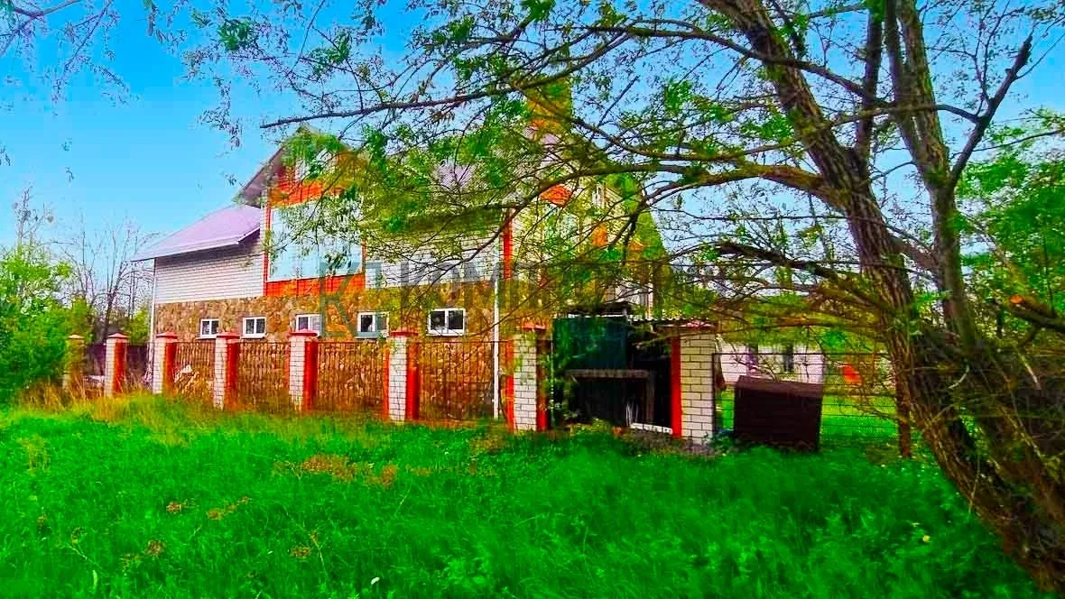 🏠 ID 66278460 Адрес: Краснодарский край, Абинский р-н, п.г.т. Ахтырский  📍 Большой семейный дом с са
