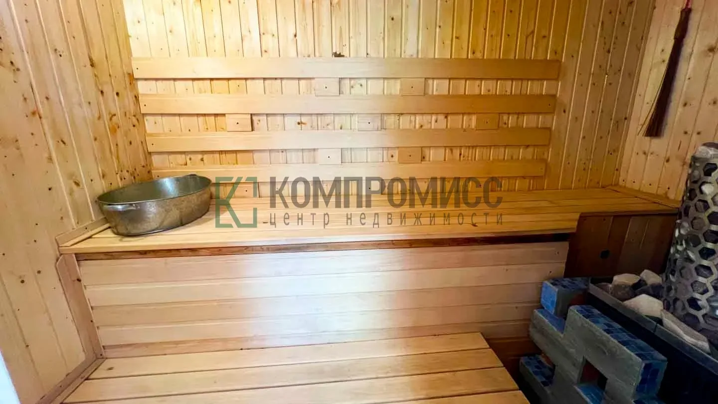🏠 ID 66278460 Адрес: Краснодарский край, Абинский р-н, п.г.т. Ахтырский  📍 Большой семейный дом с са