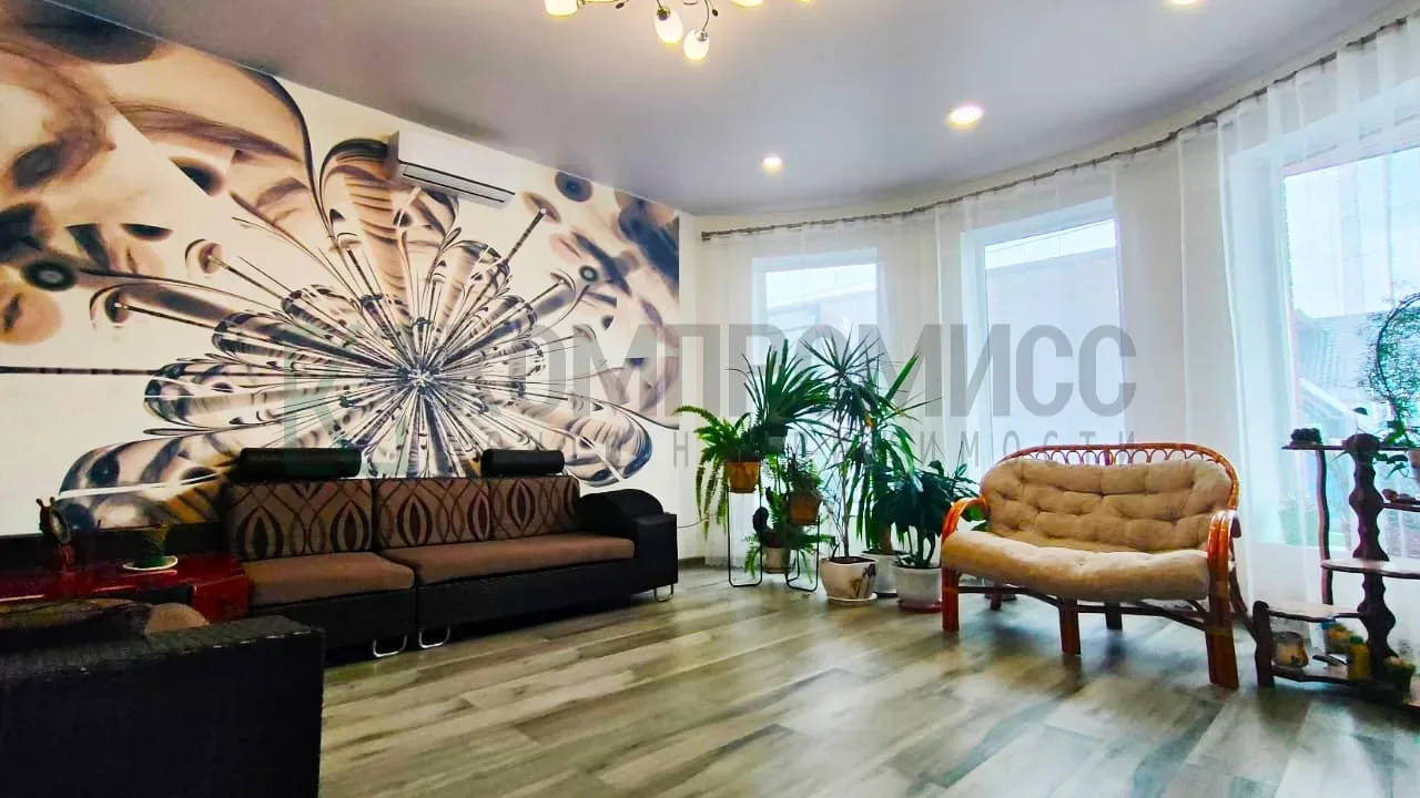 📍 Просторный кирпичный дом с гаражом и верандой  🏠 Про дом: ✅ 209 м²: кухня-гостиная 42,9 м² + веран