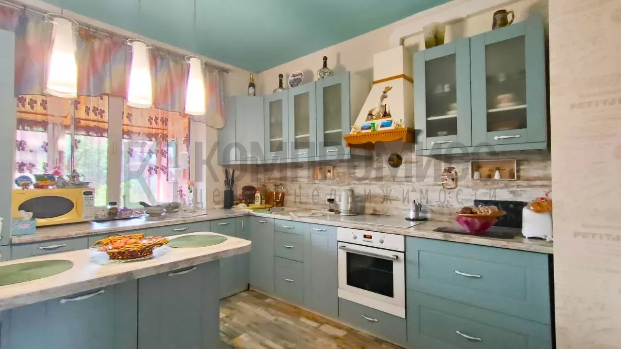 📍 Просторный кирпичный дом с гаражом и верандой  🏠 Про дом: ✅ 209 м²: кухня-гостиная 42,9 м² + веран
