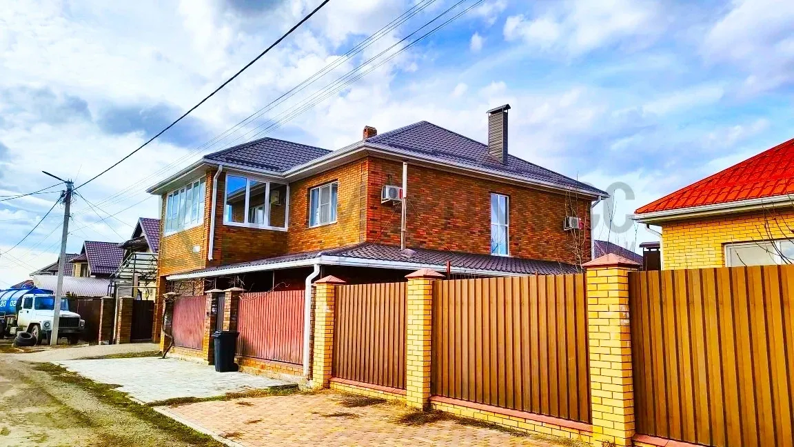🏠 ID 129909454 Адрес: Краснодарский край, г. Краснодар, х. Ленина  📍 Просторный кирпичный дом с бане