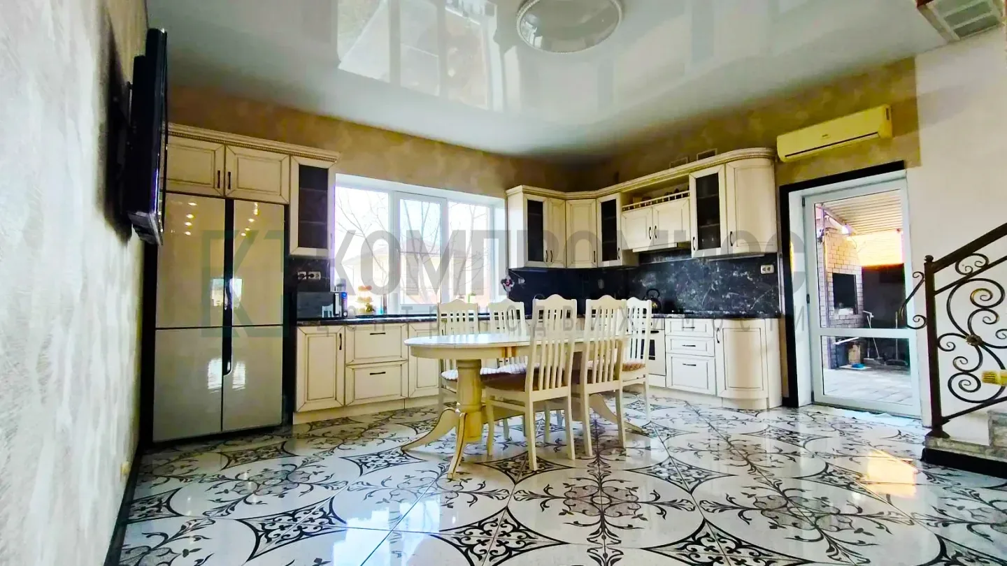 🏠 ID 129909454 Адрес: Краснодарский край, г. Краснодар, х. Ленина  📍 Просторный кирпичный дом с бане