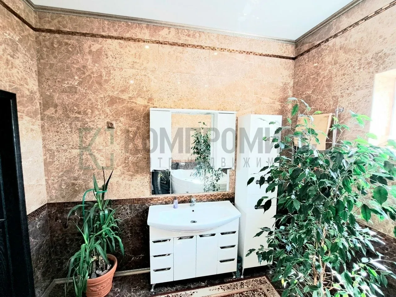 📍 Просторный кирпичный дом с большим садом 🏠 Дом: ✅ 120 м², 3 спальни + кухня-гостиная ✅ Тёплые полы