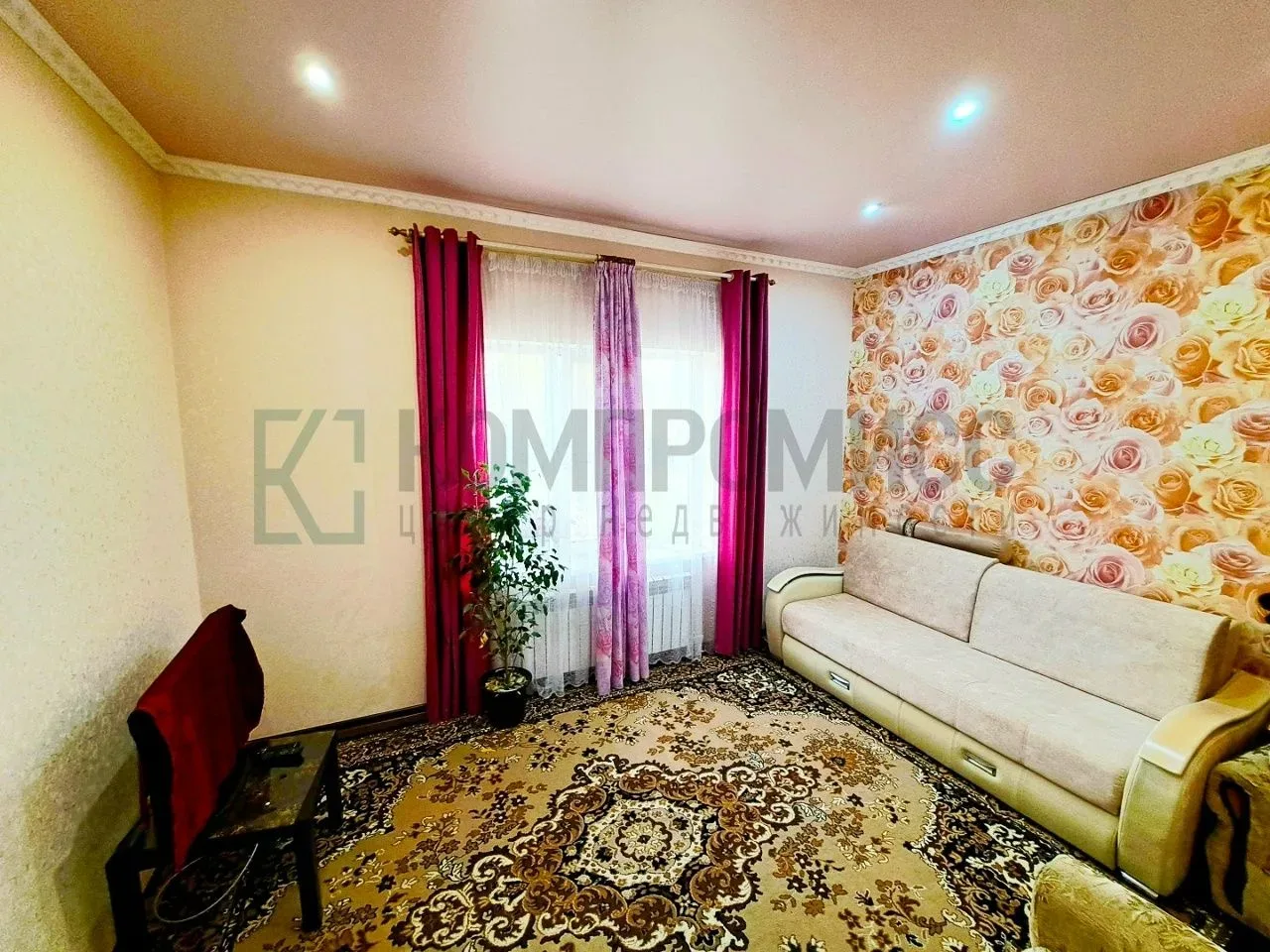 📍 Просторный кирпичный дом с большим садом 🏠 Дом: ✅ 120 м², 3 спальни + кухня-гостиная ✅ Тёплые полы