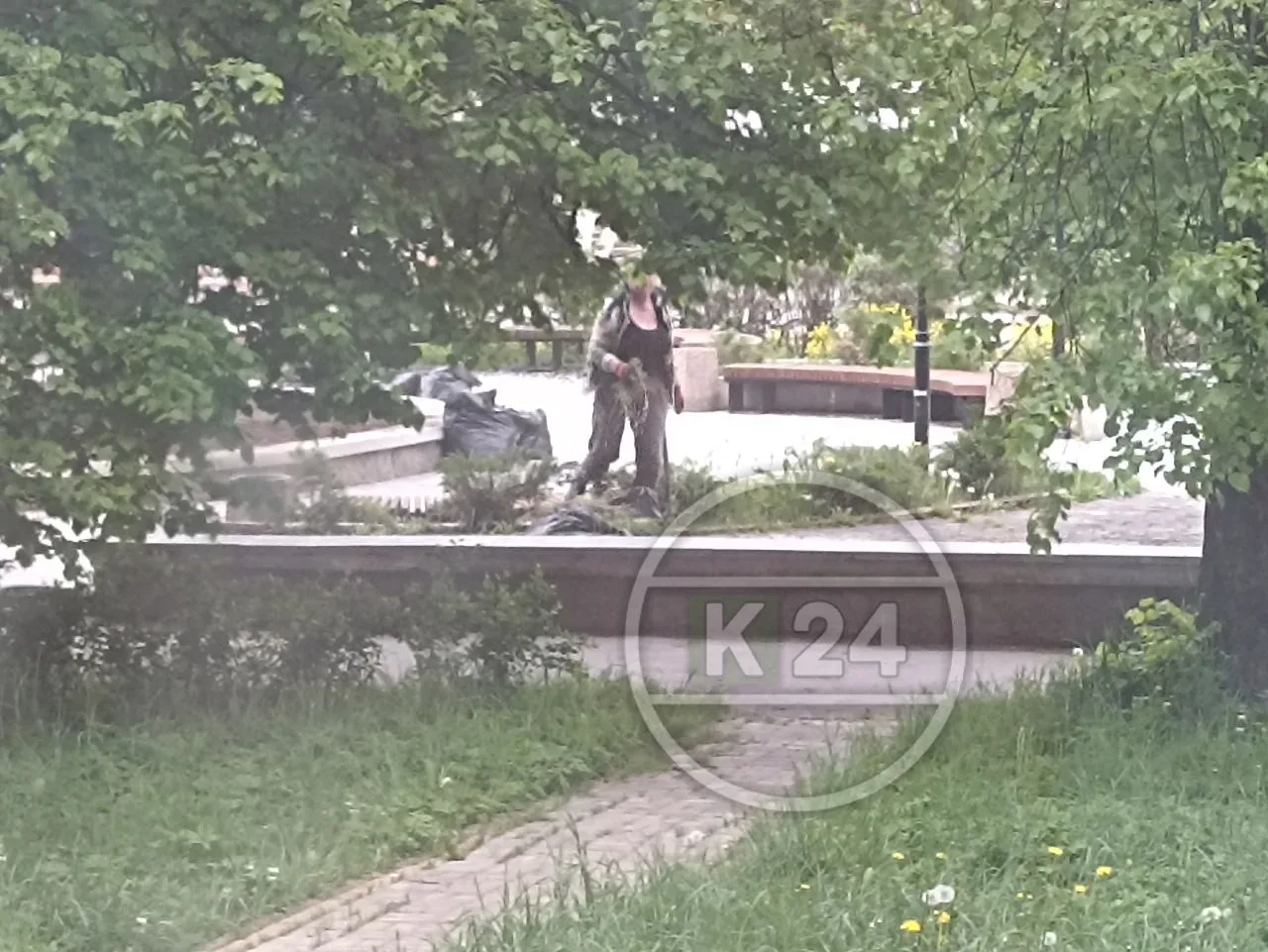 Кингисепп,ул.Воровского 19 Лютеранский сквер сегодня покосили,пропололи газоны,убрались,Молодцы, Спа