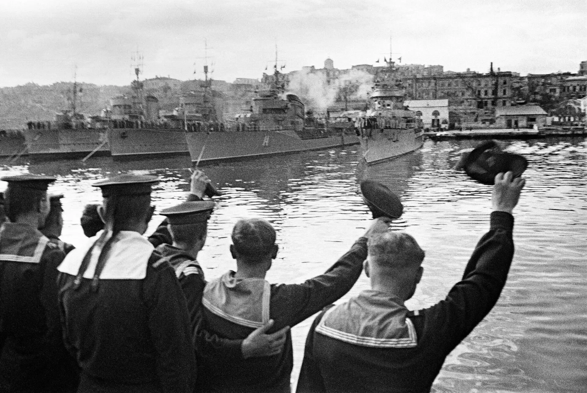 День Черноморского флота ВМФ России  Праздник в честь создания Черноморского флота.   Весной 1783 го