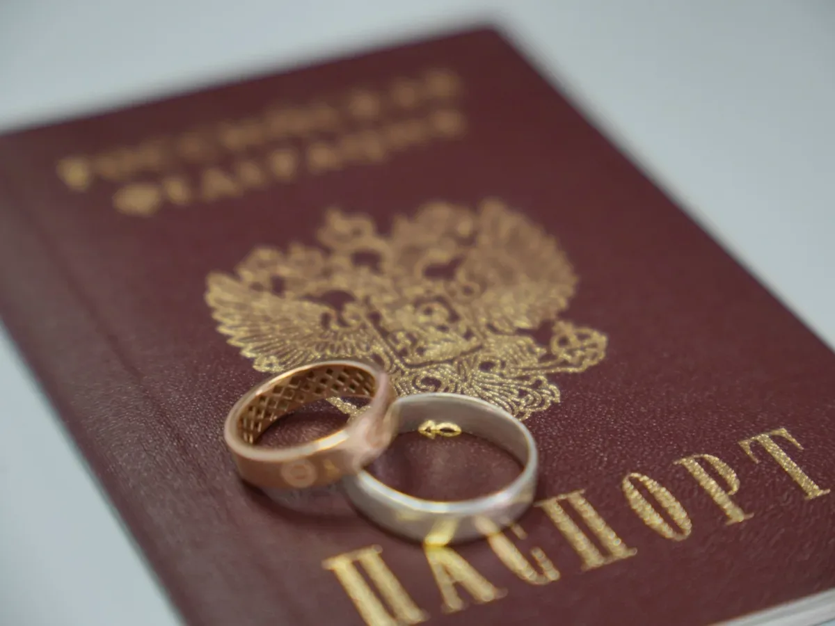 Rossiya fuqarosi bilan nikoh deportatsiyadan qutqarmaydi  Huquqshunos Zara Gorbushina Rossiyadagi 