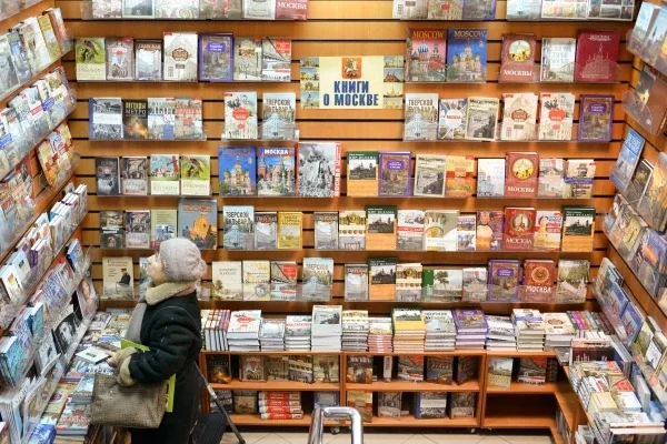 А кому сейчас легко  Крупнейший в России книжный магазин «Библио-Глобус» зафиксировал максимальной с