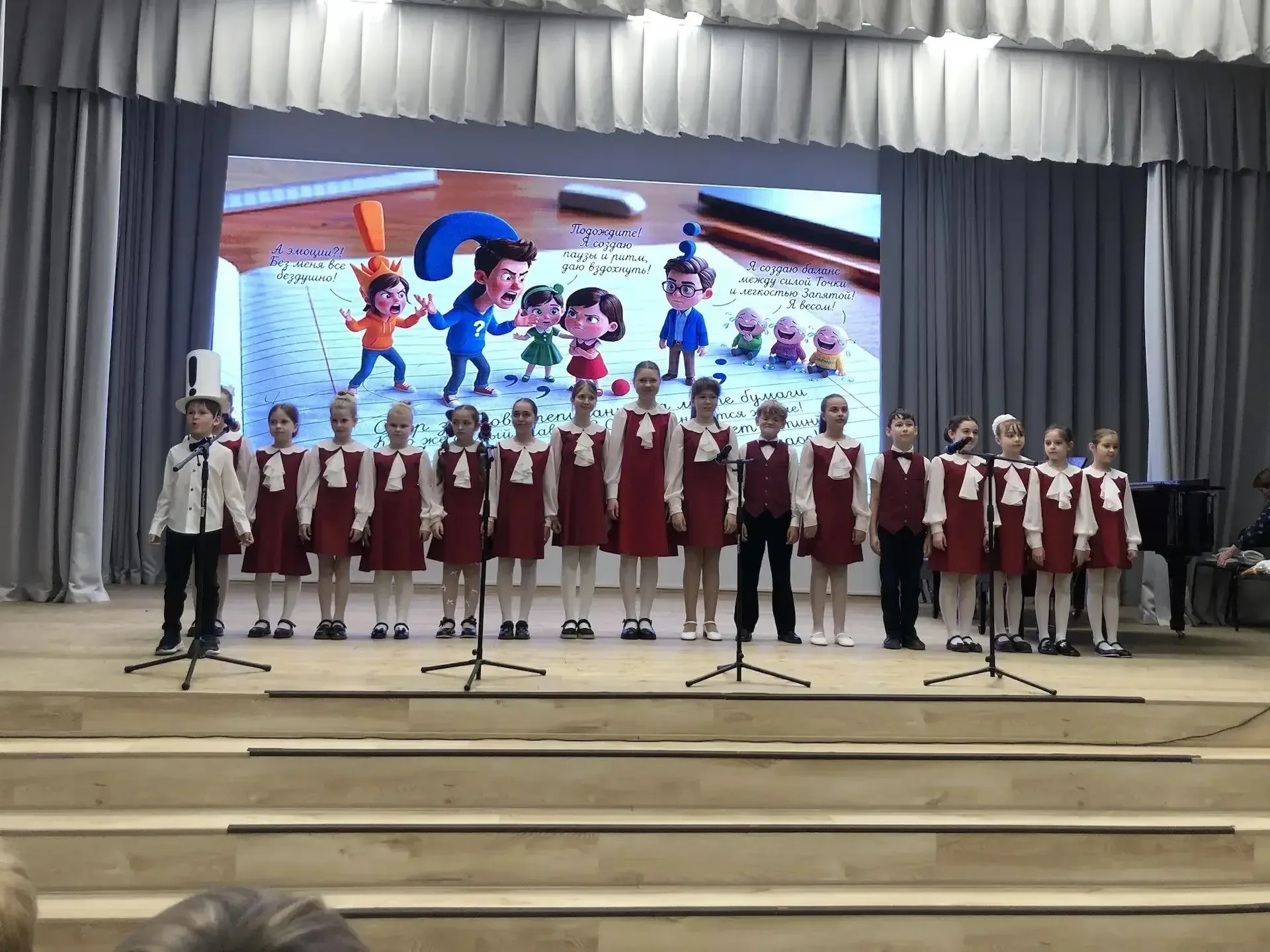 Ежегодно на сцене Детской школы искусств в конце учебного года проходит празднияный Отчётный концерт