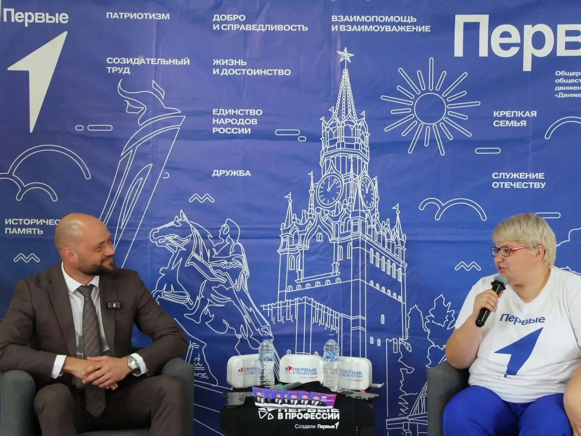 «Классная встреча» с доктором 👨‍⚕️🩺  В рамках проекта «Классная встреча» в Полтавском культурном цен