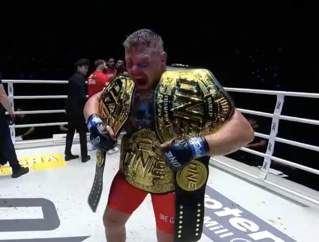 👏😔 Анатолий Малыхин объявил о завершении своей карьеры!  Завершил сразу после того, как вернул себе 