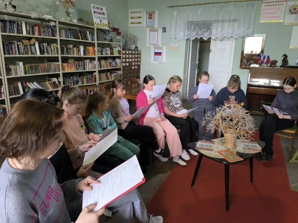 🏫В библиотеке Дома культуры города Вахрушево прошло этнопутешествие для юных читателей.   Мероприяти