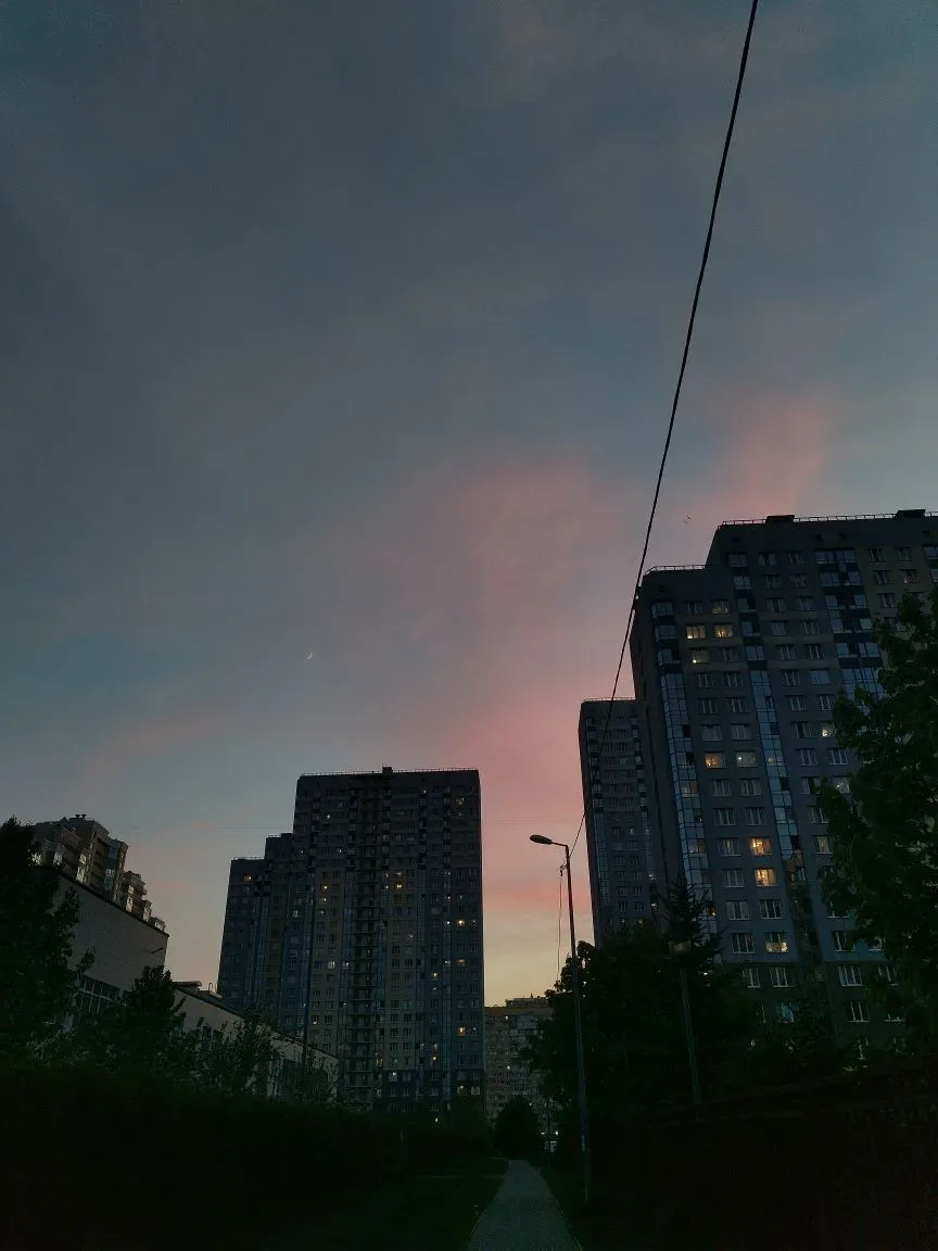 Там, где вечерняя тишина накрывает город, пробуждаются сказочные сны ✨  ЧАТ города Барахолка Недвижк