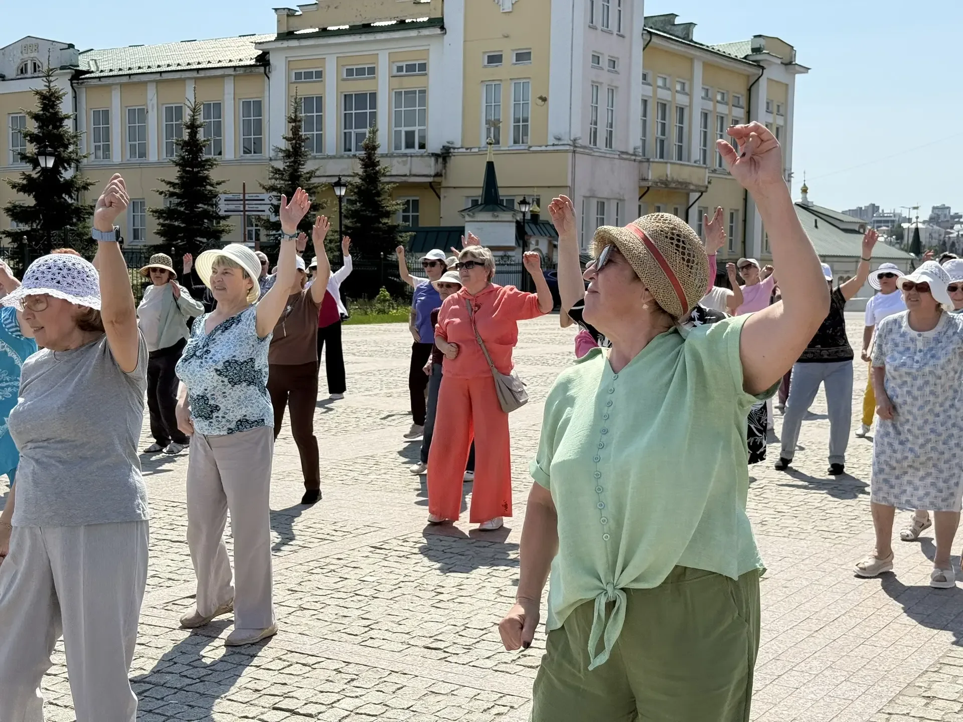 Старшее поколение чебоксарцев за здоровый образ жизни  Вчера, в День Волги, наша Московская набережн