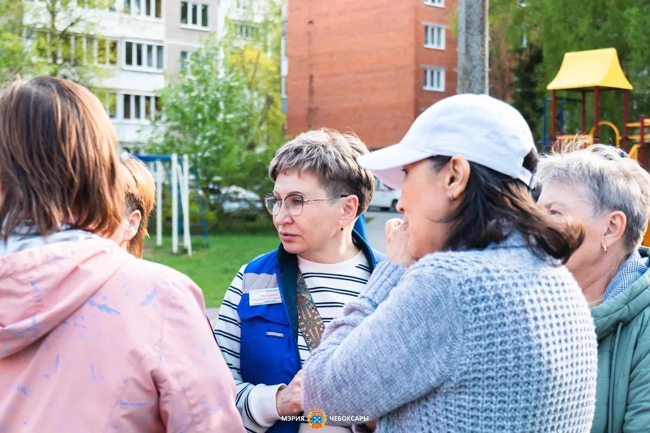 Провели выездной прием граждан, пострадавших от атаки БПЛА  В шатрах, развернутых на проспекте Ивана