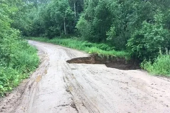 В Крестецком округе Новгородской области на ремонт дорог было выделено 196,1 миллиона рублей!   Ремо