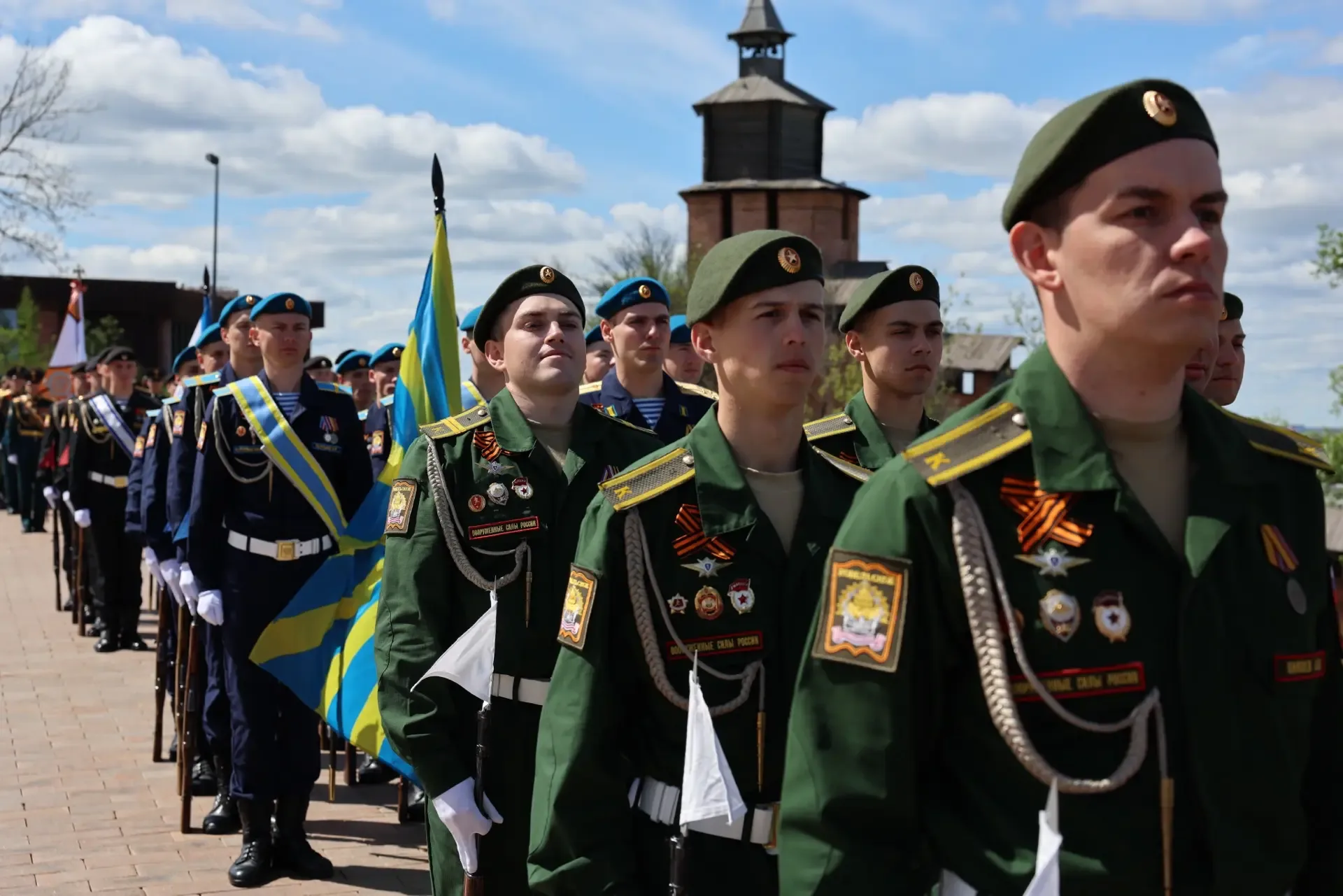 ДЕНЬ ПОБЕДЫ!   💙Сегодня - великий праздник, День Победы! В Нижегородском кремле состоялась торжестве