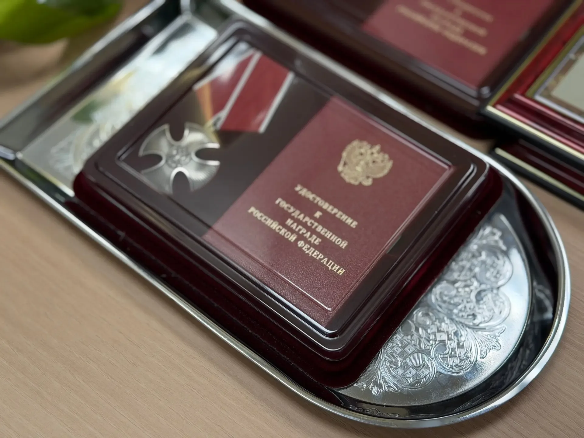 Их подвиг не умрет, пока о нём мы помним!  🎖️Сегодня в Доме СВО передали семьям погибших бойцов орде
