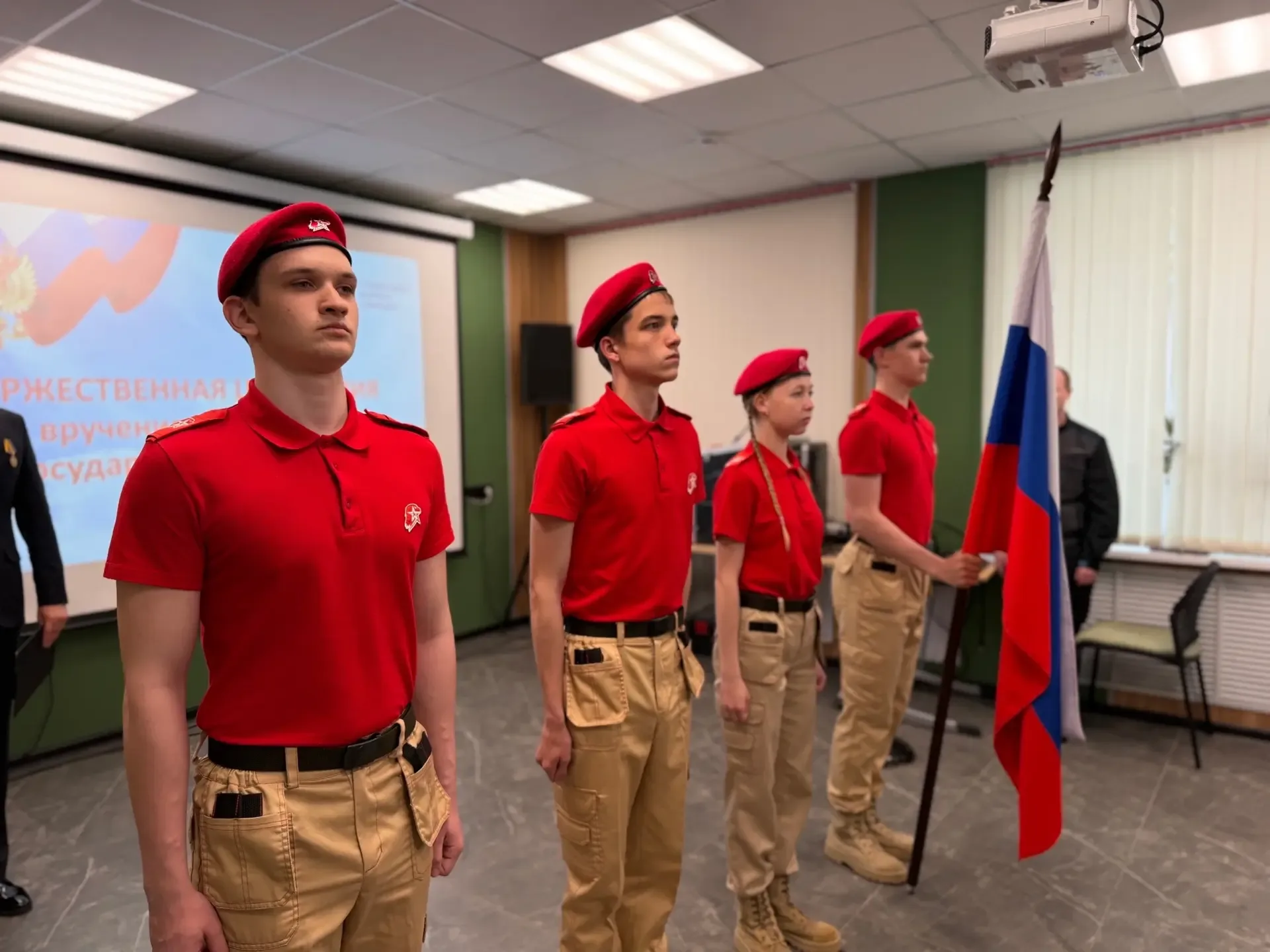 Их подвиг не умрет, пока о нём мы помним!  🎖️Сегодня в Доме СВО передали семьям погибших бойцов орде