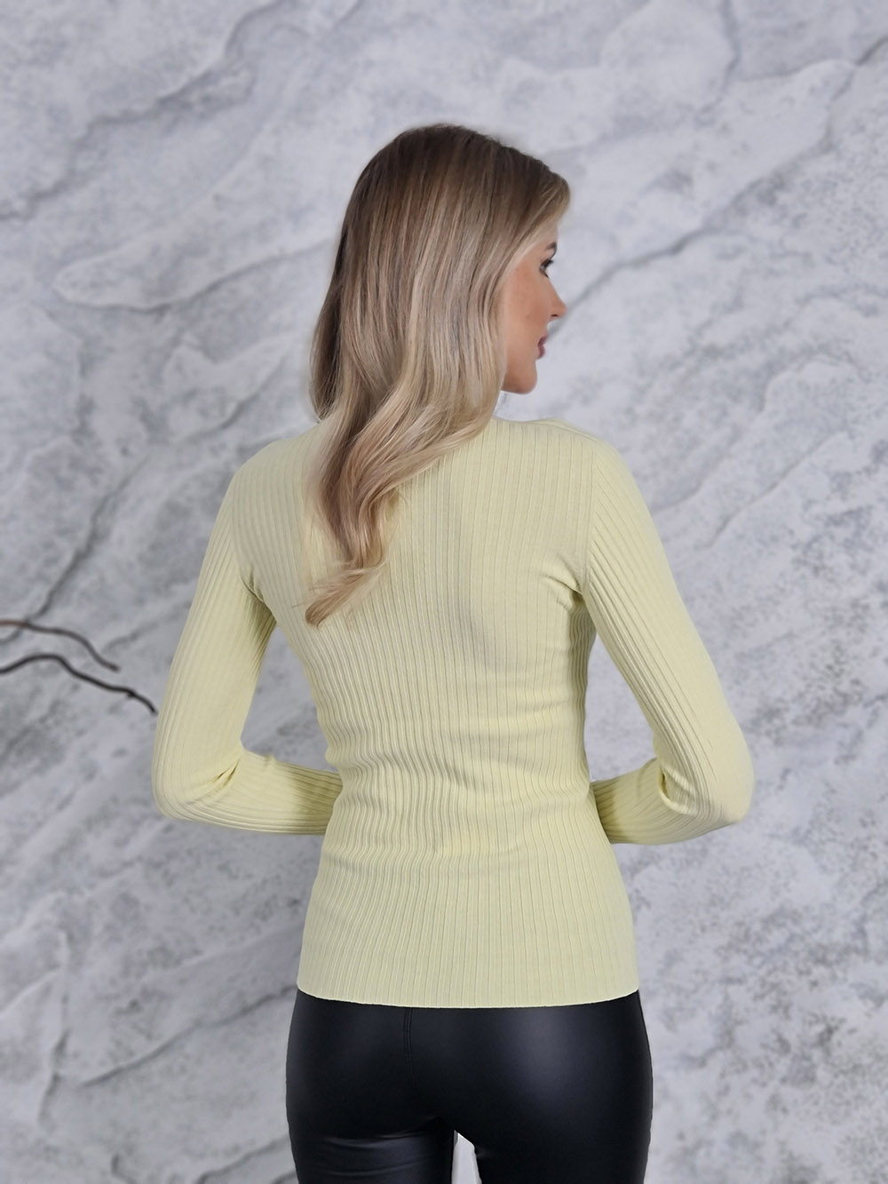 Водолазка Kontatto с фактурным рисунком и низким воротом желтая, фотография №3